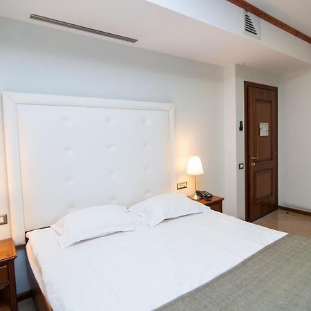 Hotel Dbh Bukurešť Exteriér fotografie