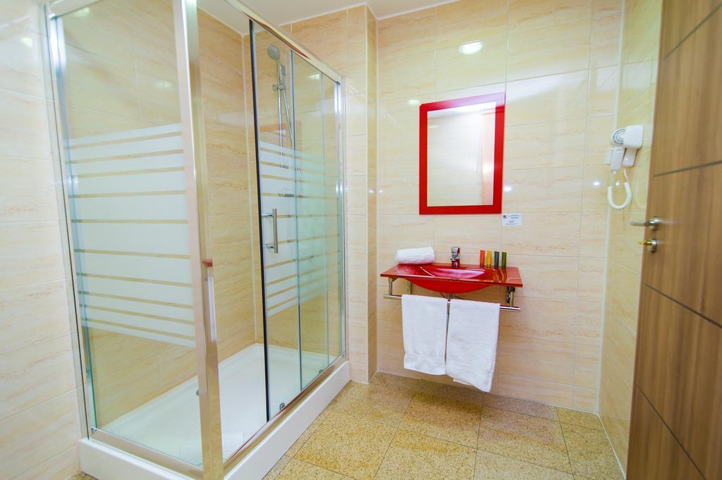 Hotel Dbh Bukurešť Exteriér fotografie