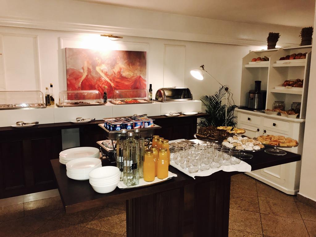 Hotel Dbh Bukurešť Exteriér fotografie