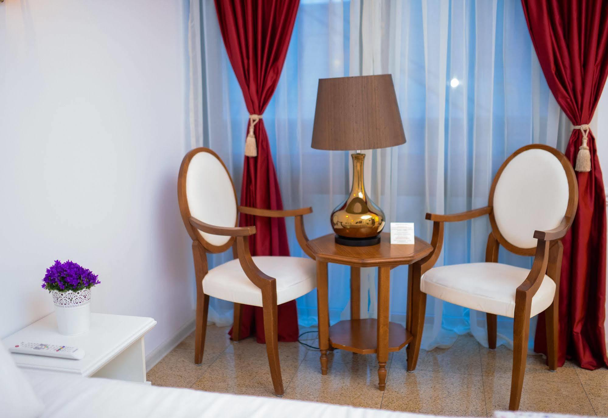 Hotel Dbh Bukurešť Exteriér fotografie