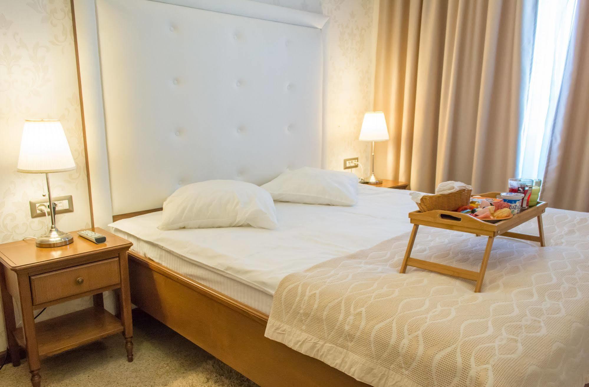 Hotel Dbh Bukurešť Exteriér fotografie