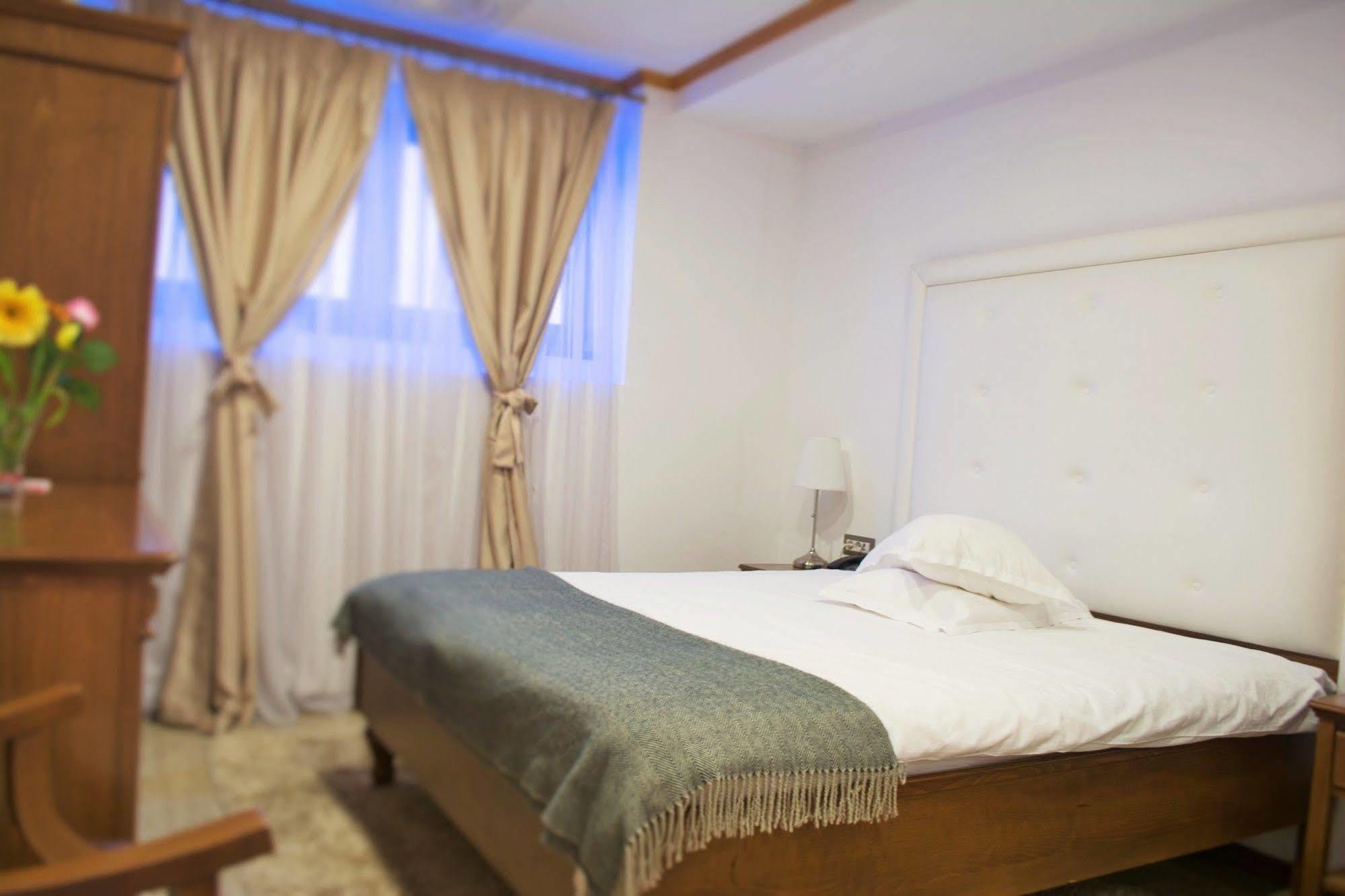 Hotel Dbh Bukurešť Exteriér fotografie