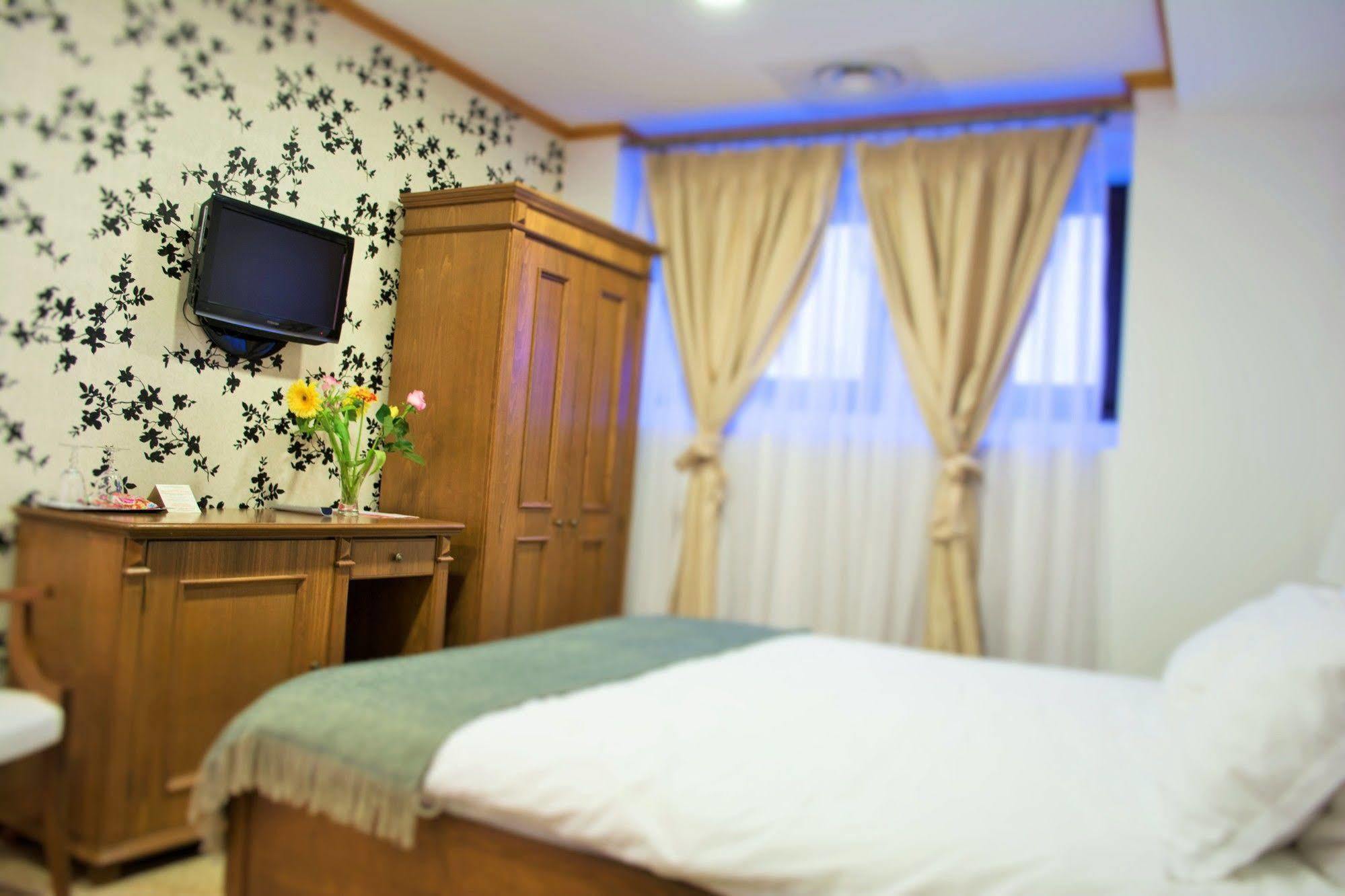 Hotel Dbh Bukurešť Exteriér fotografie